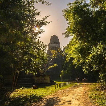 Jungle Lodge Tikal Hostal ภายนอก รูปภาพ
