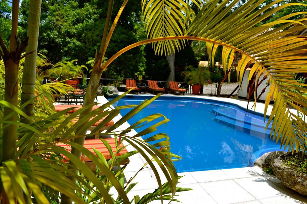 Jungle Lodge Tikal Hostal ภายนอก รูปภาพ