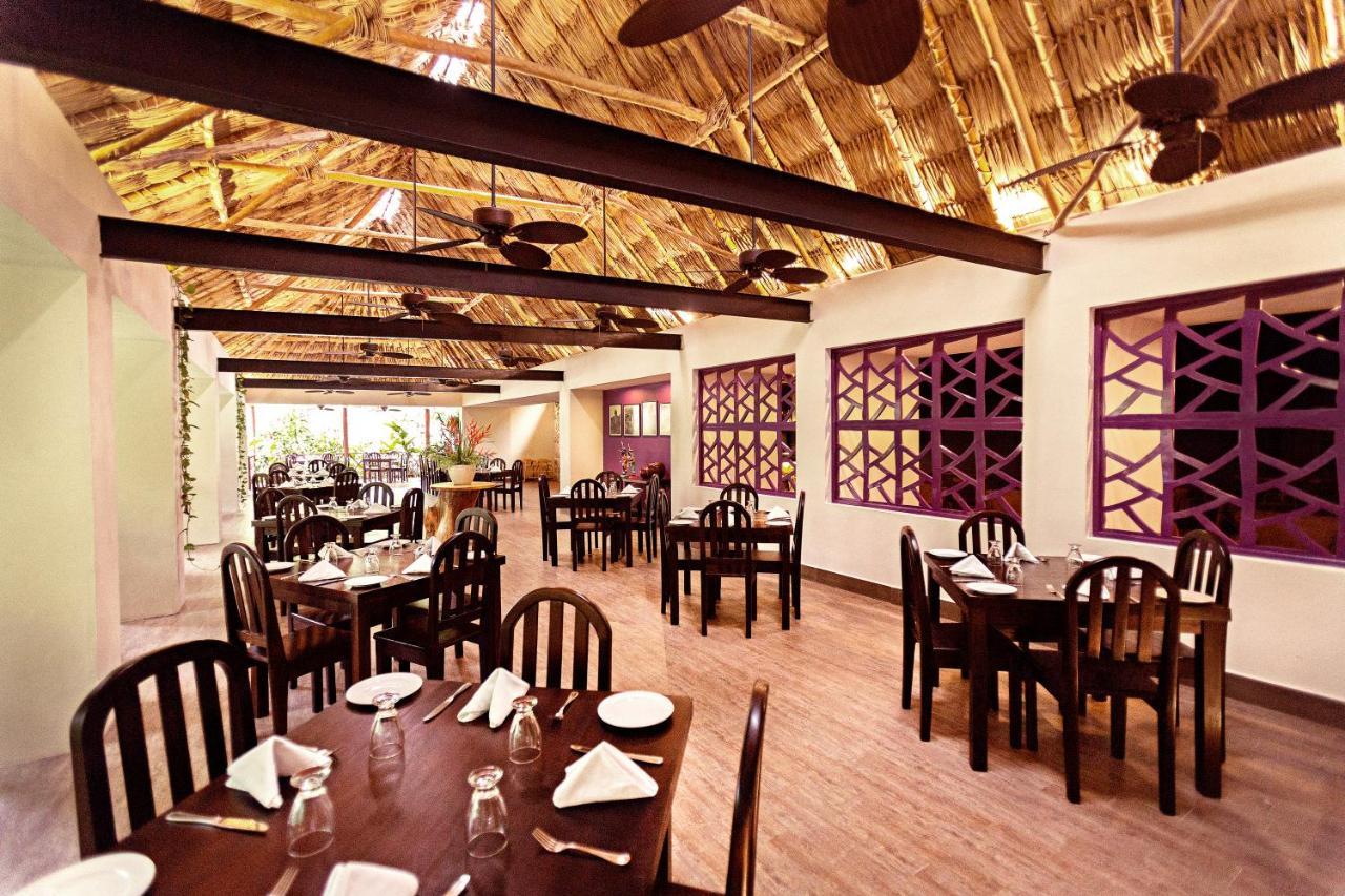 Jungle Lodge Tikal Hostal ภายนอก รูปภาพ